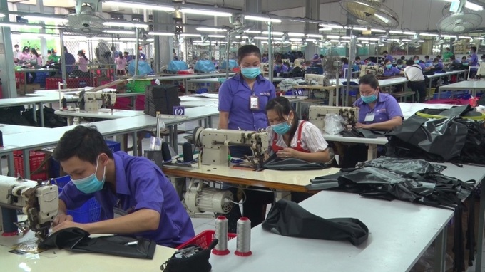 Nhiều doanh nghiệp đóng cửa, thiếu đơn hàng... khiến người lao động ở Đồng Nai khó khăn.
