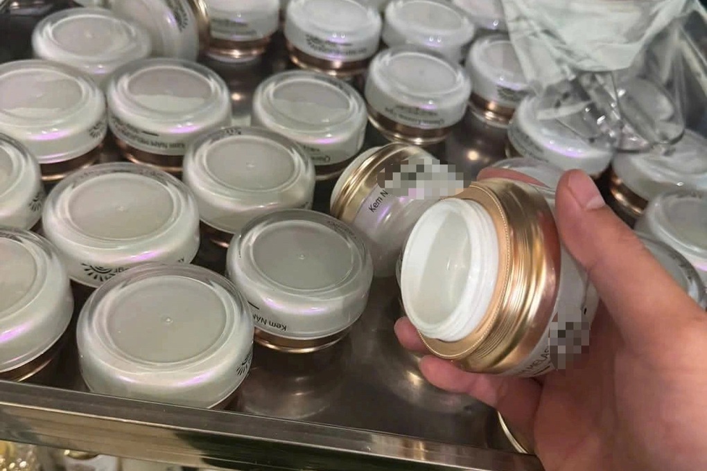 Khởi tố giám đốc công ty sản xuất mỹ phẩm trái phép ở Yên Bái - 2 Khởi tố giám đốc công ty sản xuất mỹ phẩm trái phép ở Yên Bái - 2