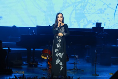 Bà xã Tấn Minh khiến khán giả thích thú khi ngâm thơ ngọt ngào