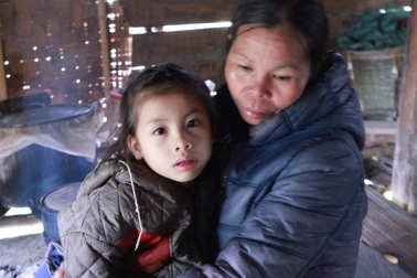 Cuộc đời cơ cực của bé gái 5 tuổi mắc bệnh tim bị bố mẹ quên lãng