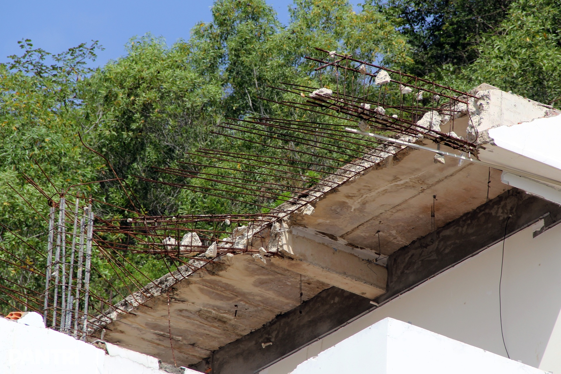 Tháo dỡ 15 biệt thự xây sai phép ở Nha Trang - 9 Tháo dỡ 15 biệt thự xây sai phép ở Nha Trang - 9