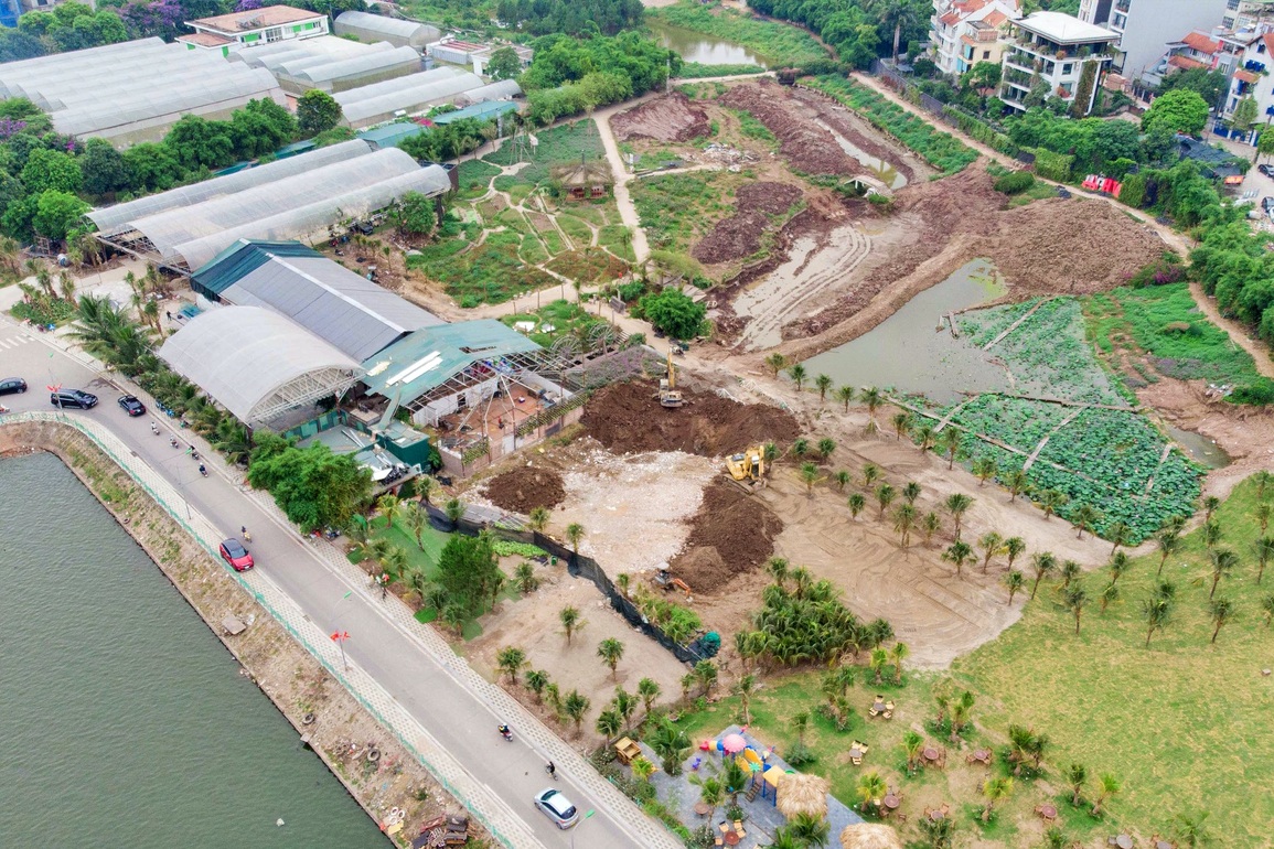 Phá dỡ nhiều công trình mọc trái phép ở Thung lũng hoa Hồ Tây - 1 Phá dỡ nhiều công trình mọc trái phép ở Thung lũng hoa Hồ Tây - 1