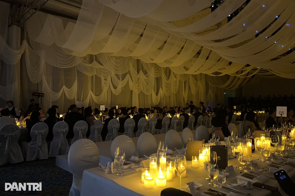 Lễ cưới người mẫu Tuyết Lan: Không gian đặc biệt, cô dâu chia sẻ xúc động - 1 Lễ cưới người mẫu Tuyết Lan: Không gian đặc biệt, cô dâu chia sẻ xúc động - 1