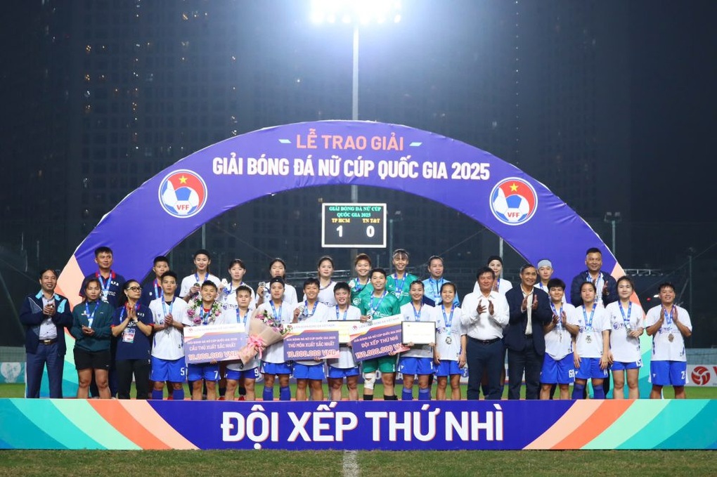 CLB nữ Thái Nguyên TT nhận thưởng lớn với ngôi á quân Cúp Quốc gia - 1 CLB nữ Thái Nguyên TT nhận thưởng lớn với ngôi á quân Cúp Quốc gia - 1
