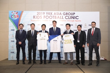 HLV đến từ Quỹ Real Madrid dạy bóng đá cho trẻ em có hoàn cảnh khó khăn ở Việt Nam