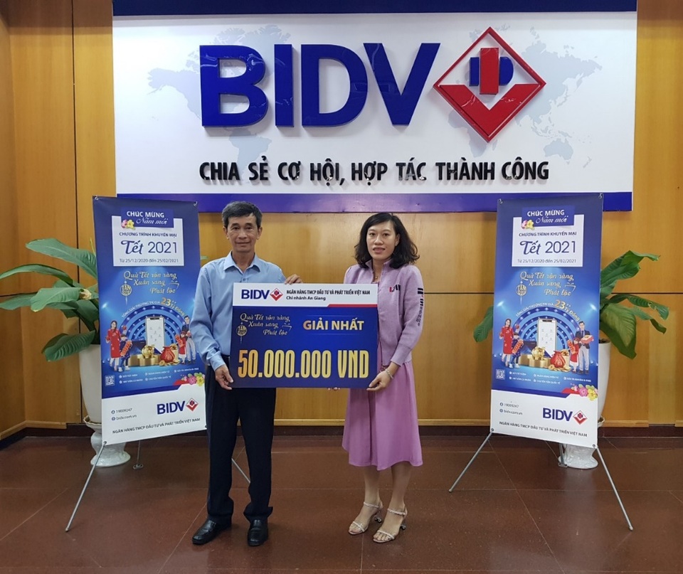 Hàng nghìn khách hàng nhận giải thưởng Tết của BIDV - 1 Hàng nghìn khách hàng nhận giải thưởng Tết của BIDV - 1