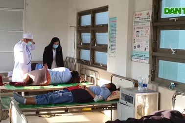 Phú Yên: 82 công nhân nhập viện sau bữa ăn trưa