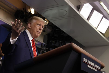 Ông Trump kêu gọi bảo vệ người Mỹ gốc Á giữa "bão" dịch Covid-19