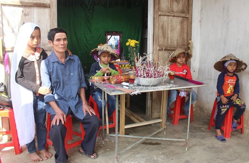 Những hình ảnh cảm động của bạn đọc Dân trí hỗ trợ nóng 4 em thơ mồ côi cha đón Tết - 1 Những hình ảnh cảm động của bạn đọc Dân trí hỗ trợ nóng 4 em thơ mồ côi cha đón Tết - 1