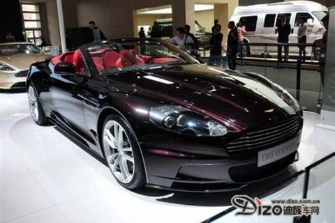 Cận cảnh xe Aston Martin phiên bản Rồng