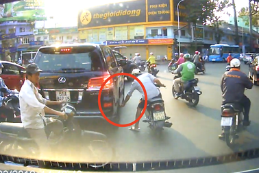 Tên trộm cạy logo xe sang Lexus 570 siêu nhanh chỉ trong 2 giây