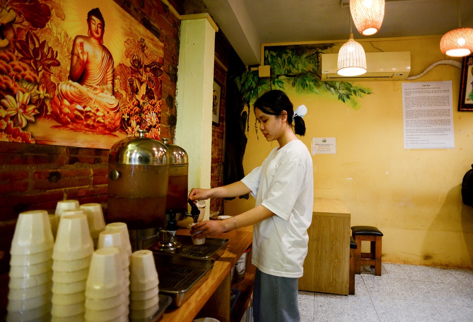 Buffet chay miễn phí.jpg