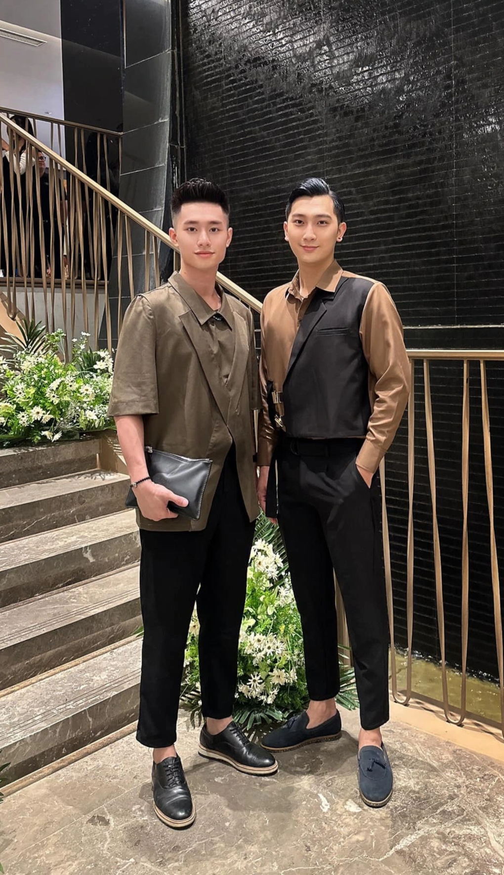 Chàng trai màu tím được trao nhầm hoa kết đôi vì quá... đẹp trai - 7 Chàng trai màu tím được trao nhầm hoa kết đôi vì quá... đẹp trai - 7