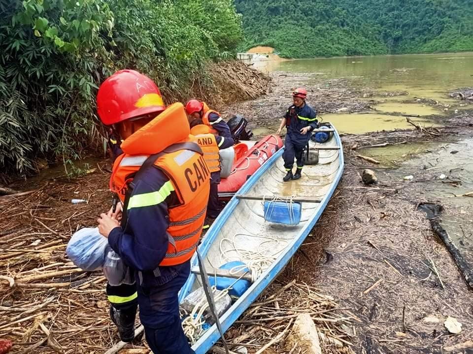 Công an tiếp cận thủy điện Rào Trăng 3, không còn dấu vết nhà điều hành - 7 Công an tiếp cận thủy điện Rào Trăng 3, không còn dấu vết nhà điều hành - 7
