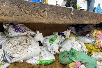 Quyết tâm không để vỡ bờ kè bên sông Thu Bồn