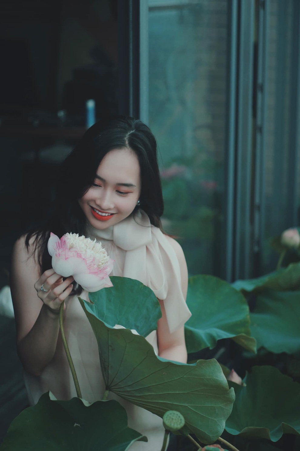 Hồ sen ngát hương tại căn penthouse tuyệt đẹp của vợ chồng trẻ Hà Nội - 10 Hồ sen ngát hương tại căn penthouse tuyệt đẹp của vợ chồng trẻ Hà Nội - 10