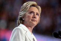 Bình luận bí ẩn của bà Clinton khi ông Trump thua kiện