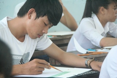 Một lúc vẽ “cây đèn bát, 2 trái cau, lá trầu, ống vôi và viên gạch kiểu”