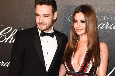 Chồng cũ quyết tâm “đào mỏ” hoạ mi nước Anh