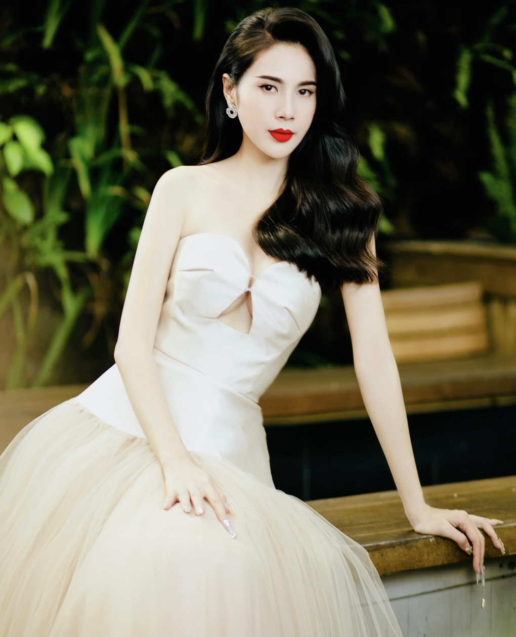 Ca sĩ Thủy Tiên tuổi 37: Bán hàng online, ở biệt thự xa hoa - 1