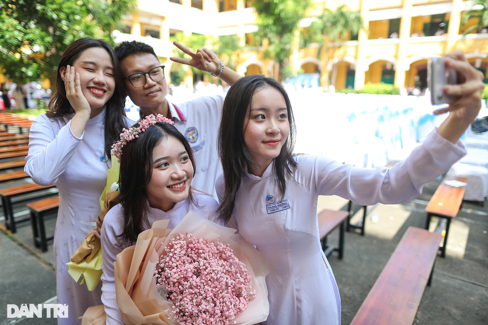 Khoảnh khắc nữ sinh Trưng Vương tinh khôi, rạng rỡ trong lễ trưởng thành - 15 Khoảnh khắc nữ sinh Trưng Vương tinh khôi, rạng rỡ trong lễ trưởng thành - 15