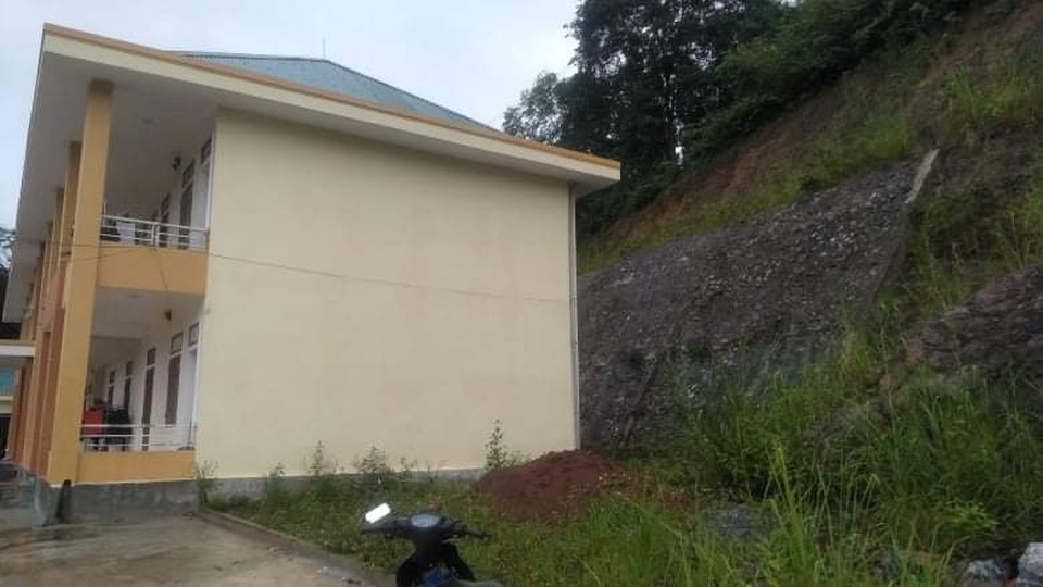 Nguy cơ sạt lở, huyện biên giới Việt - Lào sơ tán gấp hàng trăm người dân - 6 Nguy cơ sạt lở, huyện biên giới Việt - Lào sơ tán gấp hàng trăm người dân - 6