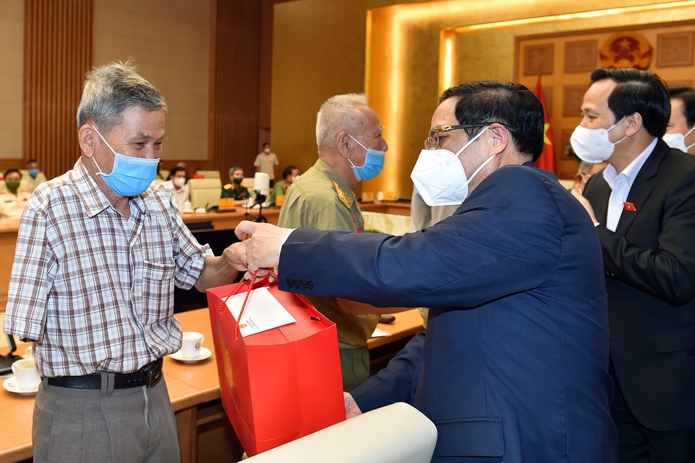 Những tấm gương về nghị lực truyền cảm hứng chiến thắng đại dịch - 3 Những tấm gương về nghị lực truyền cảm hứng chiến thắng đại dịch - 3