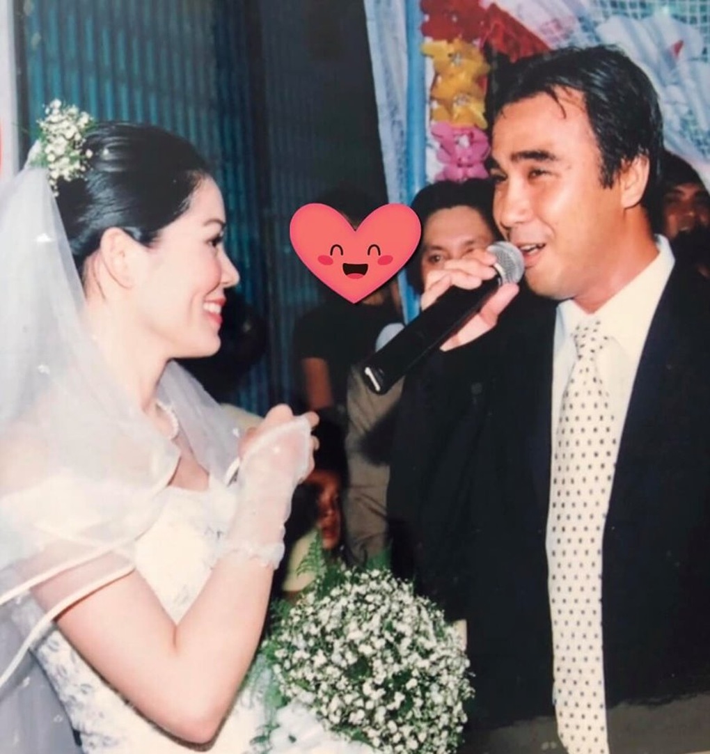 Ảnh Quyền Linh đạp xích lô đón dâu cách đây 17 năm bất ngờ gây bão - 2 Ảnh Quyền Linh đạp xích lô đón dâu cách đây 17 năm bất ngờ gây bão - 2