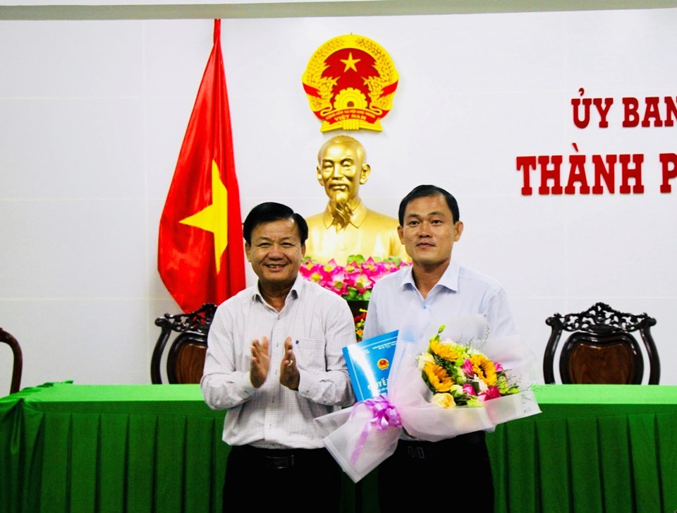 Cần Thơ có 2 tân giám đốc sở thế hệ 7X - 2 Cần Thơ có 2 tân giám đốc sở thế hệ 7X - 2