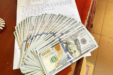 Chiếc ba lô chứa hàng nghìn USD bị bỏ quên ở nhà ga