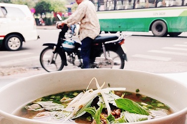 Cô gái “ăn cả thế giới” gây sốt trong cộng đồng du lịch