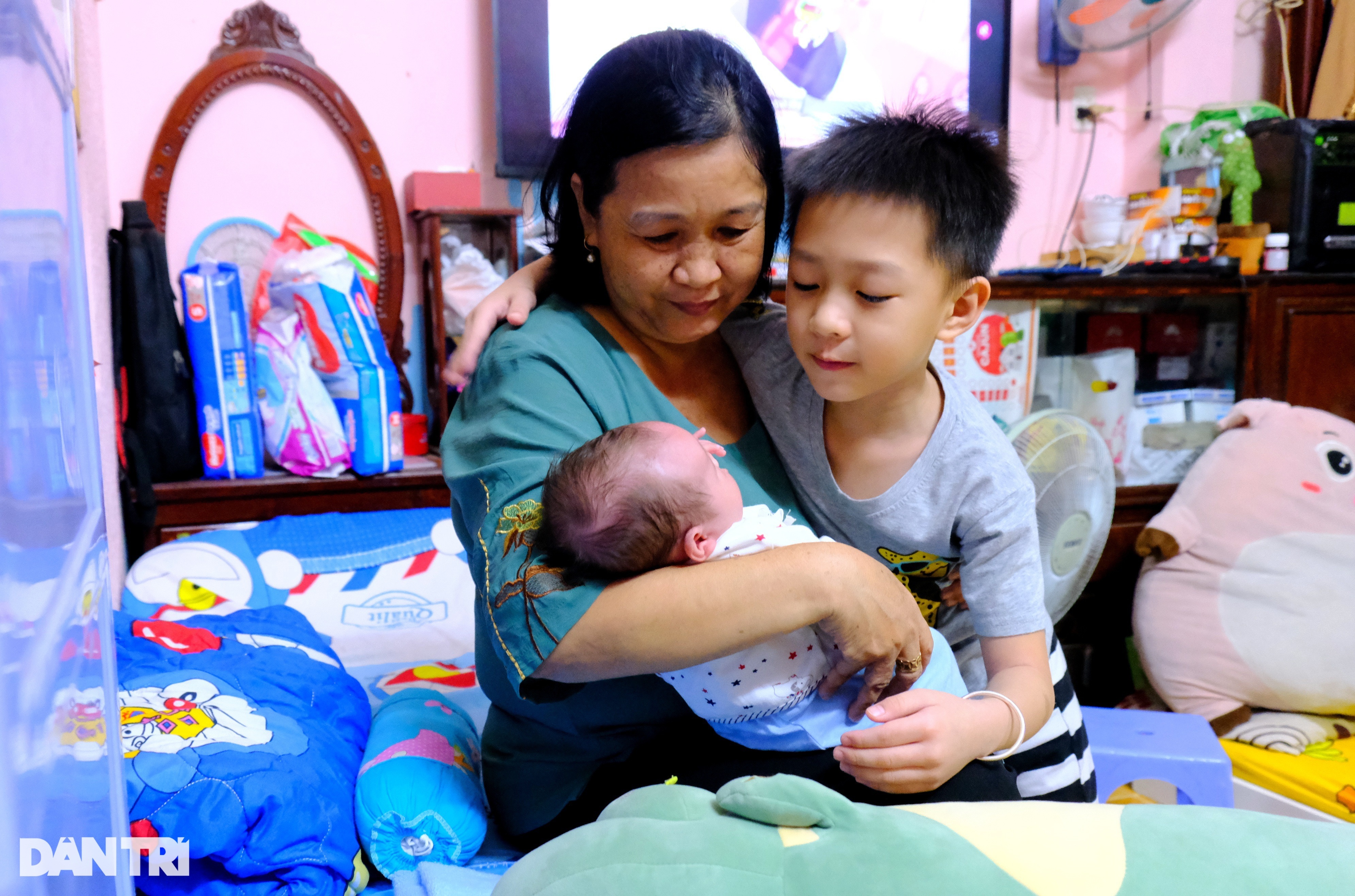 Chuyện về bé Vít bị bỏ rơi ở nhà hoang trong chiều mưa tại tâm dịch TPHCM - 6 Chuyện về bé Vít bị bỏ rơi ở nhà hoang trong chiều mưa tại tâm dịch TPHCM - 6