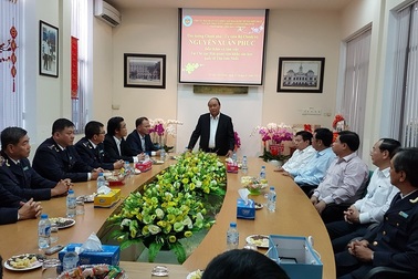 Thủ tướng chúc Tết chi cục Hải quan sân bay Tân Sơn Nhất
