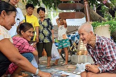 Người ăn xin công đức 1 triệu baht 