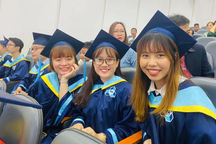 Lễ phục tốt nghiệp của các trường đại học Việt Nam học hỏi nước ngoài