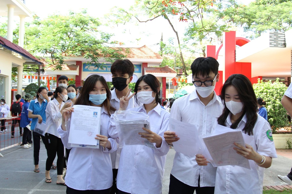 Sáng nay, gần 1 triệu thí sinh thi môn Ngữ Văn tốt nghiệp THPT - 2 Sáng nay, gần 1 triệu thí sinh thi môn Ngữ Văn tốt nghiệp THPT - 2