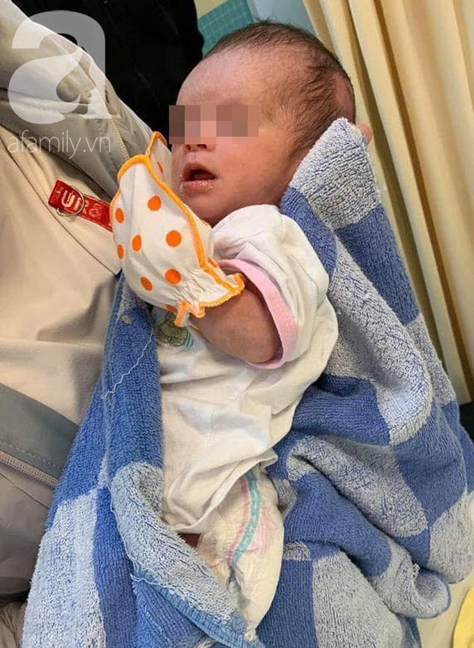 Bé gái sơ sinh ở Lâm Đồng bị mẹ bỏ trong bọc xốp treo trên cây 3 ngày, mũi có dòi không thể phát triển bình thường - Ảnh 2. Bé gái sơ sinh ở Lâm Đồng bị mẹ bỏ trong bọc xốp treo trên cây 3 ngày, mũi có dòi không thể phát triển bình thường - Ảnh 2.