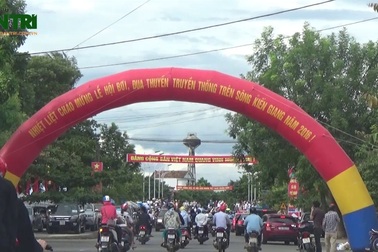 Video: Đua thuyền truyền thống huyện Lệ Thủy, Quảng Bình