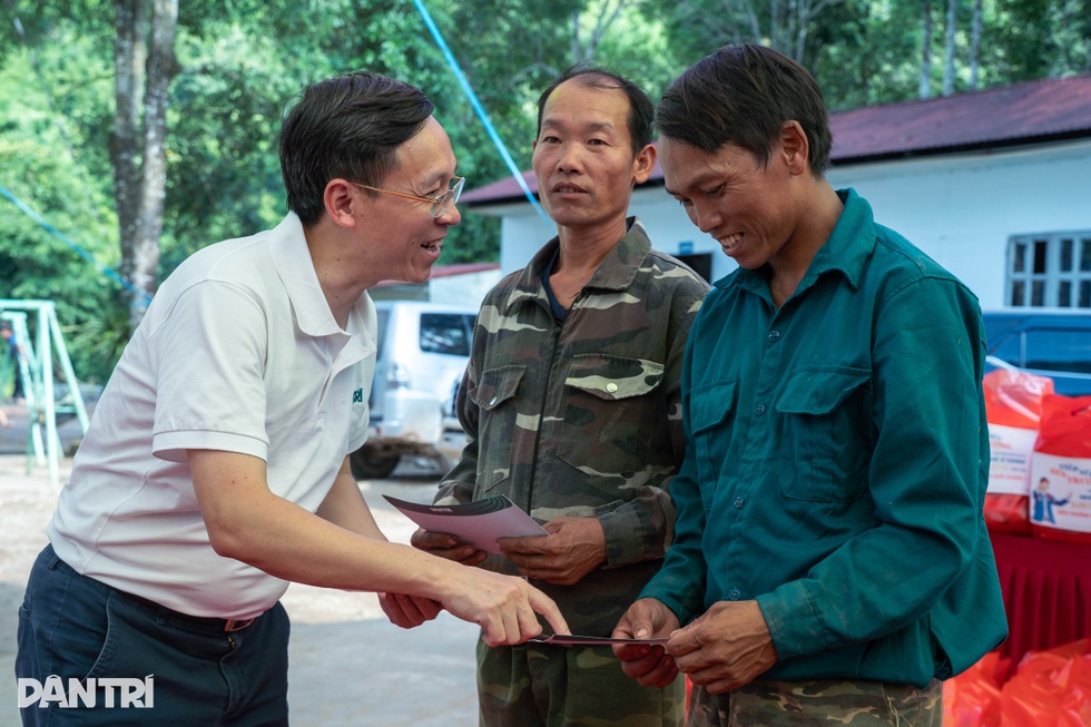 Phòng học Dân trí thắp sáng ước mơ học sinh vùng biên - 17 Phòng học Dân trí thắp sáng ước mơ học sinh vùng biên - 17