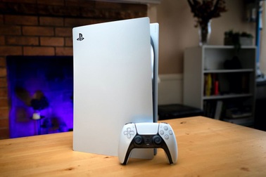Giá bán PlayStation 5 xách tay giảm mạnh tại Việt Nam
