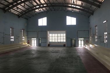 Quảng Bình: Nhà đa chức năng trường THCS chưa bàn giao đã nứt toác!