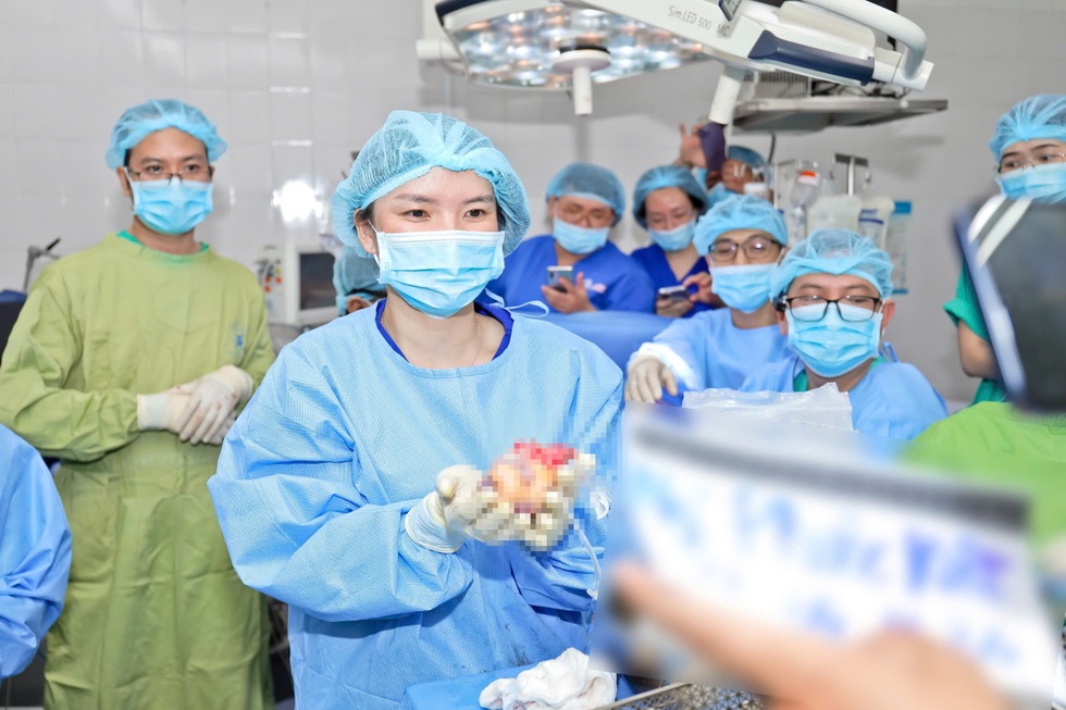 Đêm trắng không ngủ và cuộc chạy đua ghép tạng cứu 7 người ở 3 miền Tổ quốc - 6 Đêm trắng không ngủ và cuộc chạy đua ghép tạng cứu 7 người ở 3 miền Tổ quốc - 6