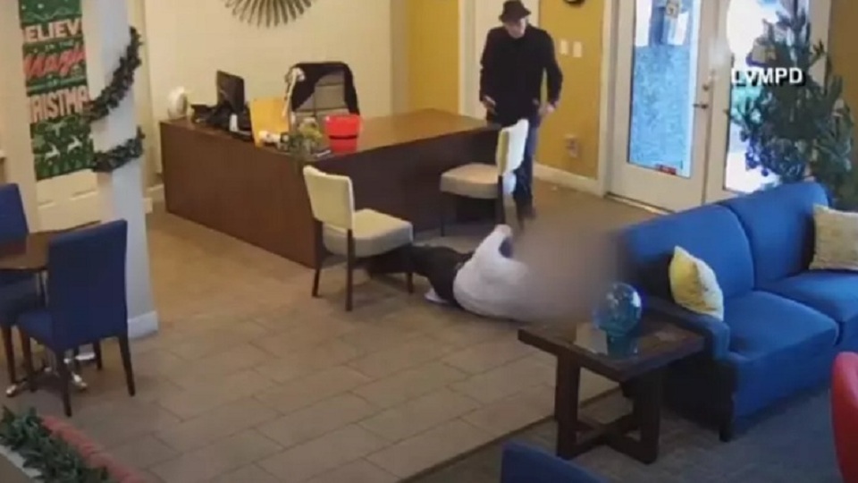 Cụ ông 93 tuổi bắn quản lý chung cư vì để ống nước hỏng - 1