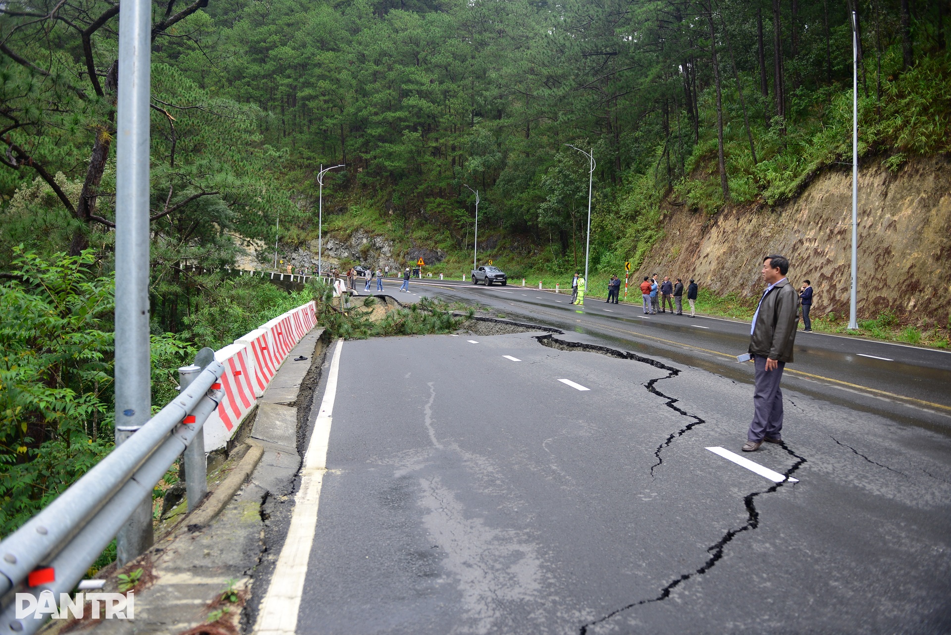 Đèo Prenn nứt toác sau mưa lớn: Tuyến huyết mạch Đà Lạt - TPHCM tê liệt - 7