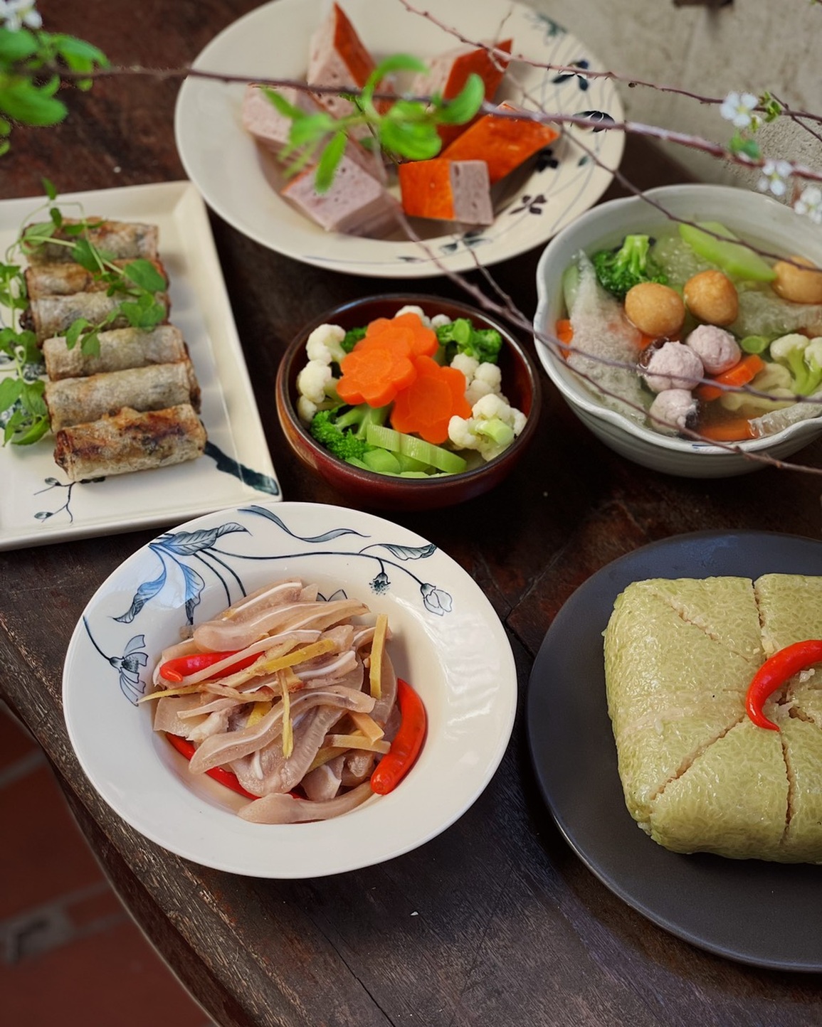 Sống chậm mùa dịch, nhiều gia đình Việt làm mâm cỗ gợi nhớ Tết xưa - 2 Sống chậm mùa dịch, nhiều gia đình Việt làm mâm cỗ gợi nhớ Tết xưa - 2