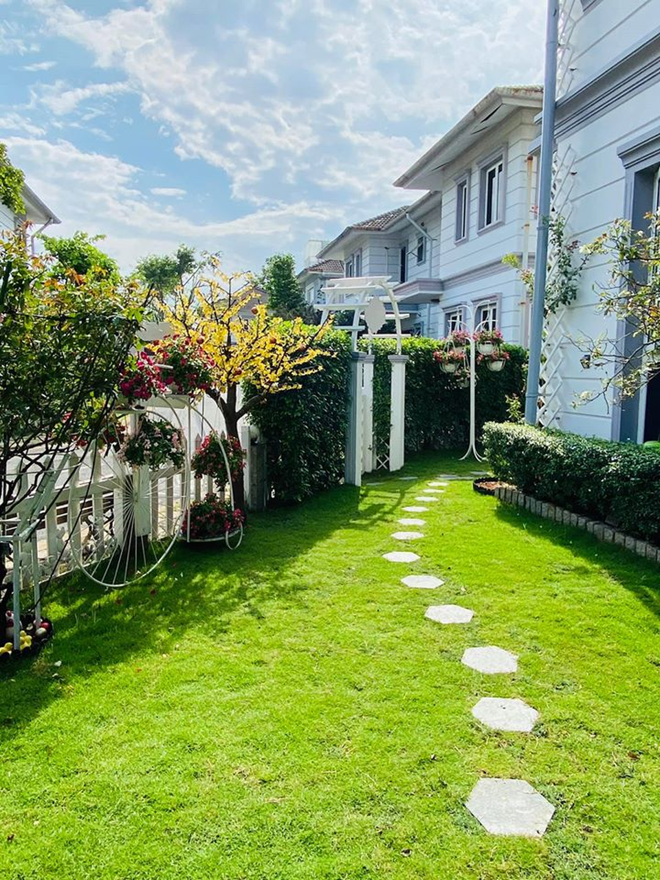 Căn biệt thự có khu vườn “hoa nở suốt 4 mùa” đẹp tuyệt ở Sài Gòn - 7 Căn biệt thự có khu vườn “hoa nở suốt 4 mùa” đẹp tuyệt ở Sài Gòn - 7
