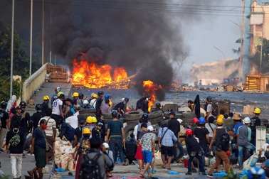 Myanmar lún sâu khủng hoảng, người nghèo sống trong cảnh khốn cùng