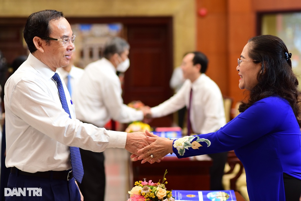 Bí thư TPHCM: Rất kinh khủng khi có người vì lòng trắc ẩn mà bị lừa - 2 Bí thư TPHCM: Rất kinh khủng khi có người vì lòng trắc ẩn mà bị lừa - 2