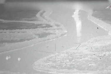 Khoảnh khắc xuồng không người lái Nga đánh chìm tàu trinh sát Ukraine