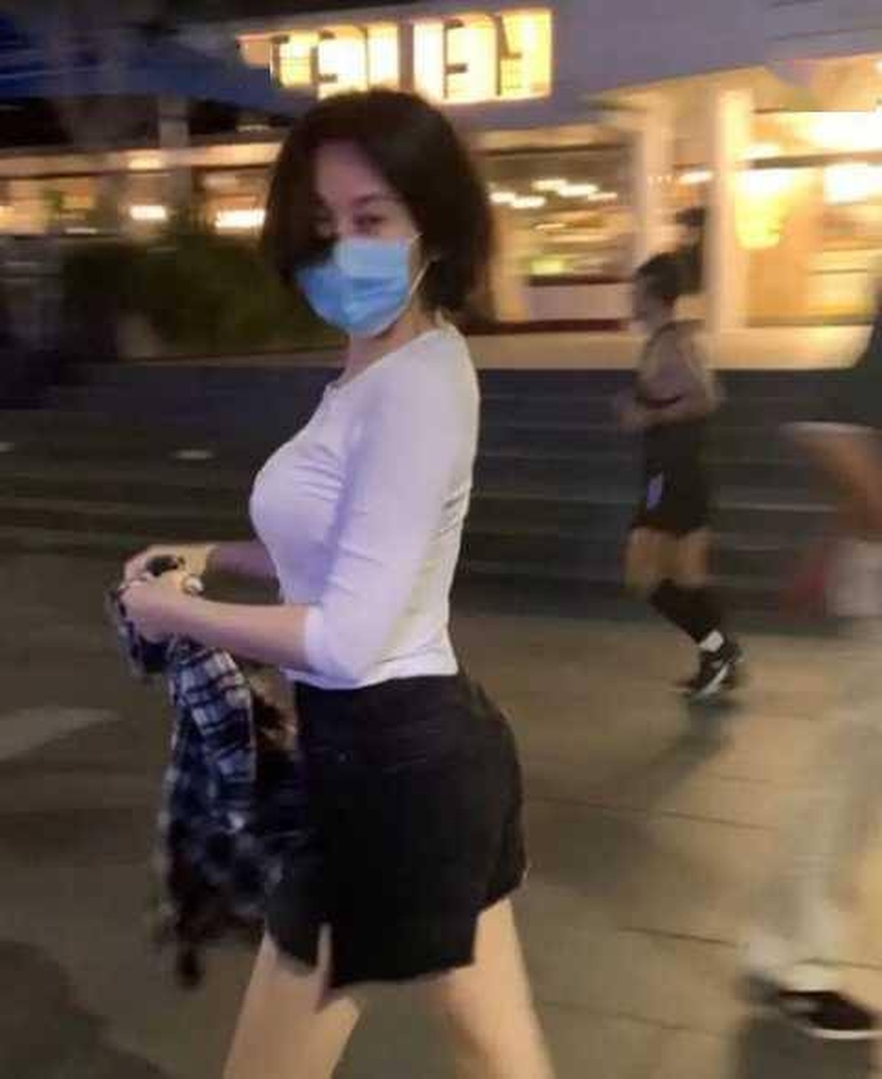 Thánh Cô Nhậm Doanh Doanh Hứa Tình đẹp rực rỡ, sống cô độc ở tuổi 52 - 12 Thánh Cô Nhậm Doanh Doanh Hứa Tình đẹp rực rỡ, sống cô độc ở tuổi 52 - 12